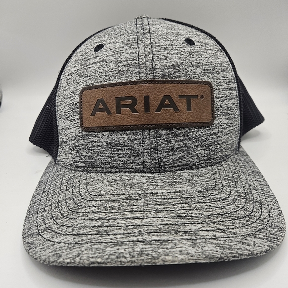 Ariat Flexfit Mesh Trucker Hat Gray Heather Black L/XL Leather Patch Western - Picture 1 of 5